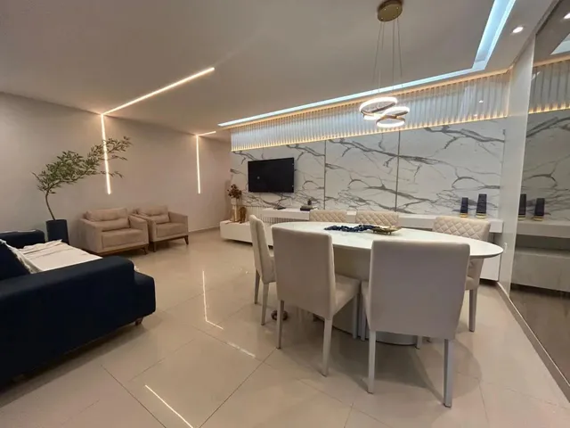 Imagem: A casa possui 3 Dormitórios, 1 Suíte, 2 Banheiros, 2