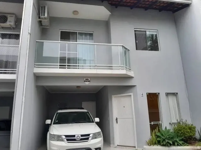 Imagem: Casa no Glória com 3 Quartos para Locação