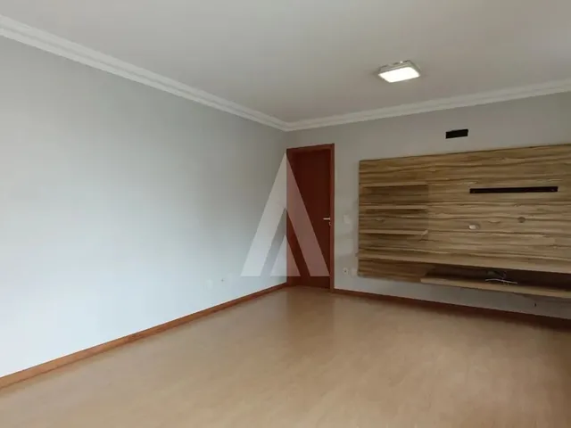 Imagem 3: Apartamento Semi Mobiliado no Bairro Atiradores, com 3 Quartos Sendo 1 Suíte, Cozinha Com