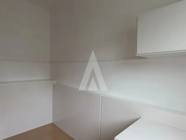 Imagem 10: Apartamento Semi Mobiliado no Bairro Atiradores, com 3 Quartos Sendo 1 Suíte, Cozinha Com