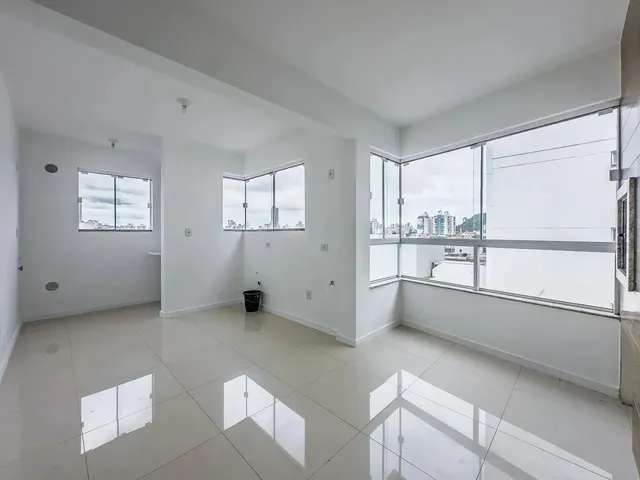 Imagem 1: Imóvel para Aluguel com 70 Metros Quadrados com 2 Quartos em Dom Bosco - Itajaí - Sc