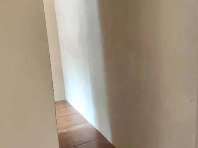 Imagem: A casa possui 1 Dormitório, 1 Banheiro, 1 Vaga na garagem