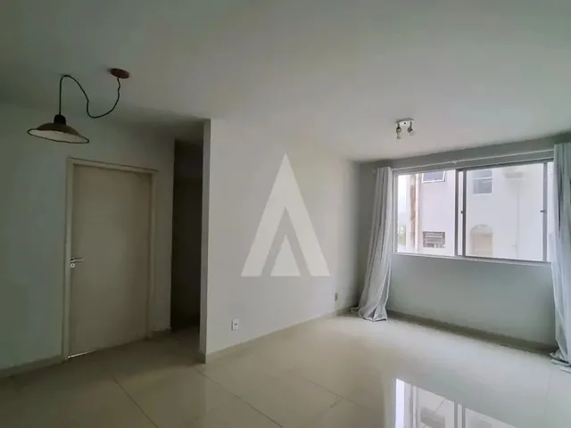Imagem 2: Apartamento com 1 Quarto com Sacada, Elevador e Hall de Entrada no Bairro Centro