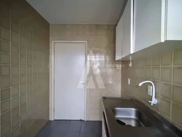 Imagem 9: Apartamento com 1 Quarto com Sacada, Elevador e Hall de Entrada no Bairro Centro