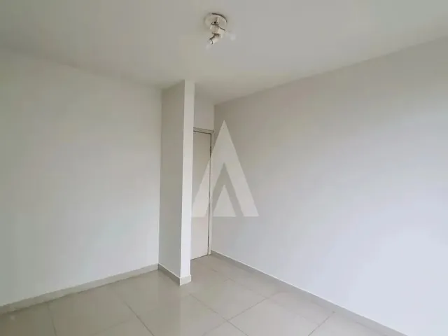 Imagem 11: Apartamento com 1 Quarto com Sacada, Elevador e Hall de Entrada no Bairro Centro