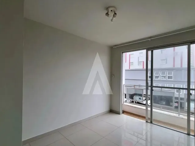 Imagem 10: Apartamento com 1 Quarto com Sacada, Elevador e Hall de Entrada no Bairro Centro