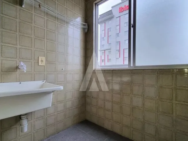 Imagem 16: Apartamento com 1 Quarto com Sacada, Elevador e Hall de Entrada no Bairro Centro