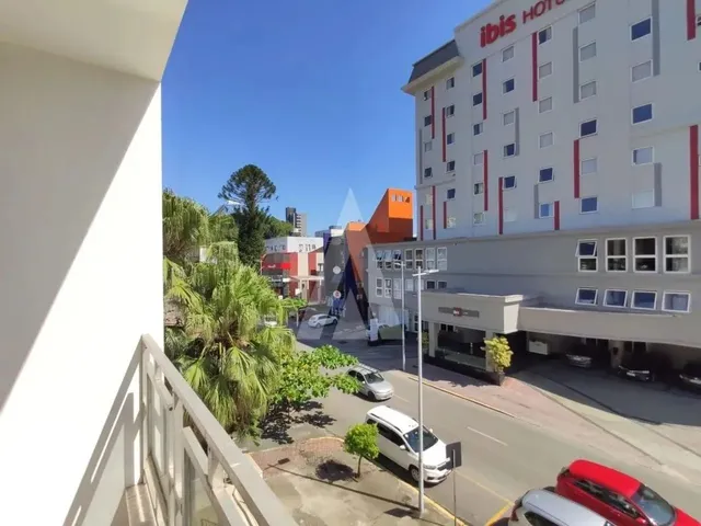 Imagem 15: Apartamento com 1 Quarto com Sacada, Elevador e Hall de Entrada no Bairro Centro