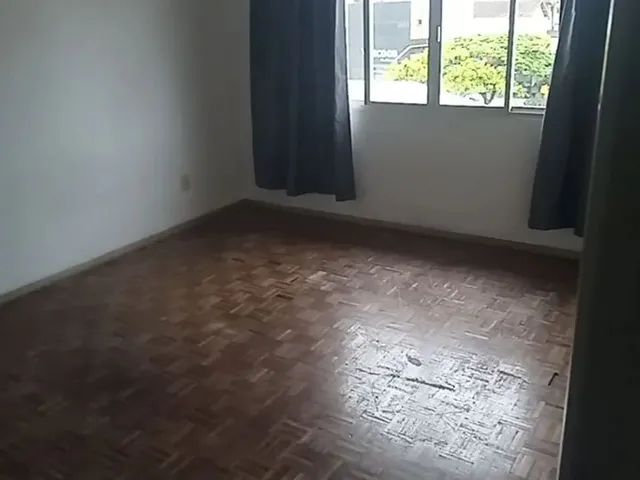 Imagem: O quarto possui Imóvel mobiliado e está localizado em