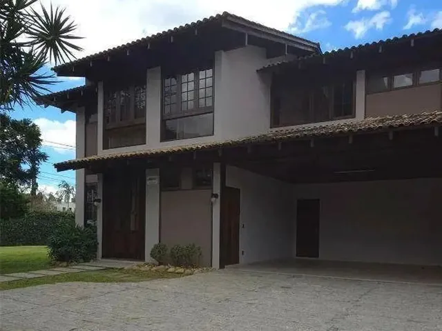 Imagem: A casa possui 3 Dormitórios, 1 Suíte, 5 Banheiros, 2