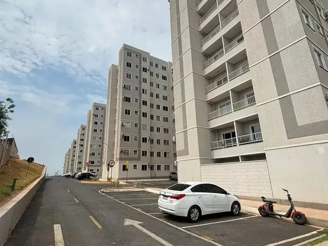 Imagem 3: Apartamento para Alugar com 2 Quartos e Sacada