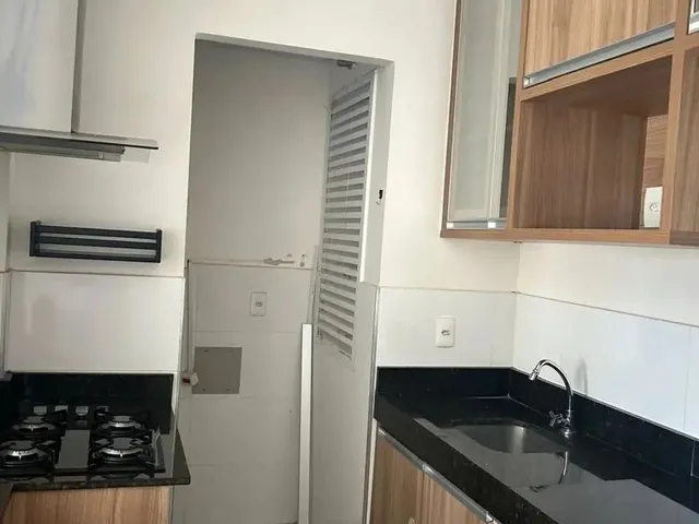 Imagem 9: Apartamento para Alugar em Condomínio com 2 Quartos e Armários Planejados e Elevador
