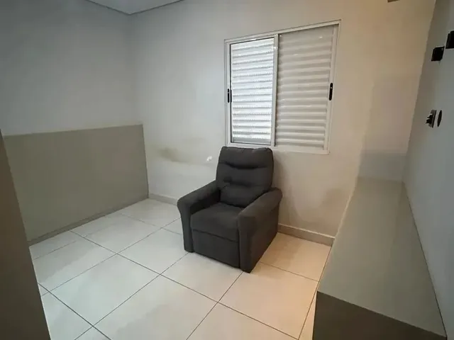 Imagem 5: Apartamento para Alugar em Condomínio com 2 Quartos e Armários Planejados e Elevador