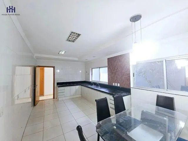 Imagem 2: Casa com 4 Dormitórios para Alugar, 350 M² por R$ 10.000,00/Mês - Condomínio