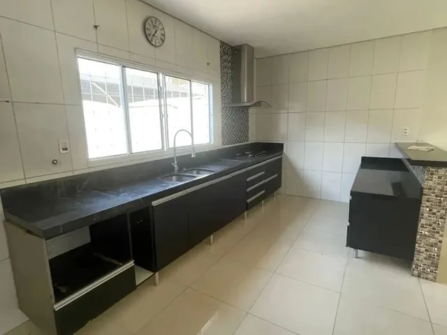 Imagem 2: Sobrado para Aluguel com 290 Metros Quadrados com 4 Quartos em santa Cruz - Cuiabá - Mt