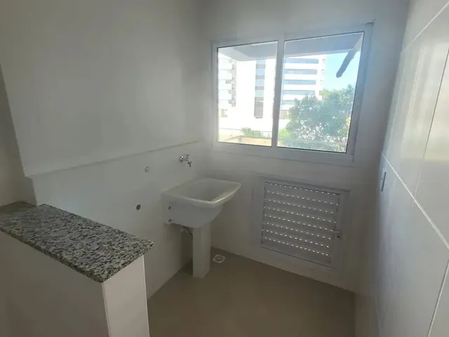 Imagem 13: Apartamento para Alugar com 2 Quartos Sacada