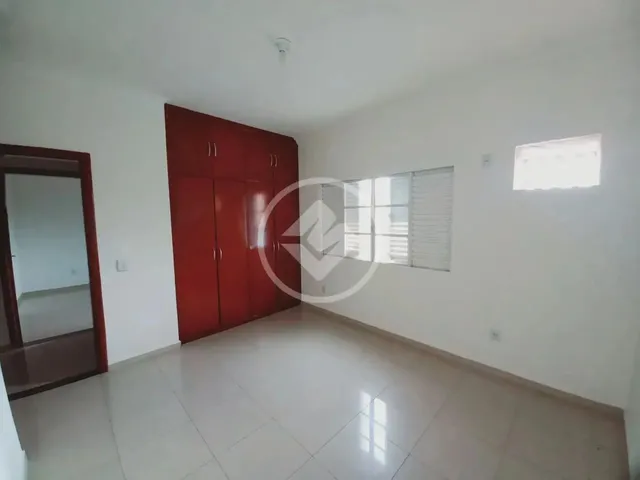 Imagem 4: Aluga-Se Casa de 3 Andares com Vocação Comercial em Bairro Nobre de Cuiabá Codigo