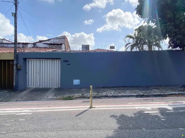 Imagem: Casa com 2 Suítes, Quintal e 6 Vagas Perto