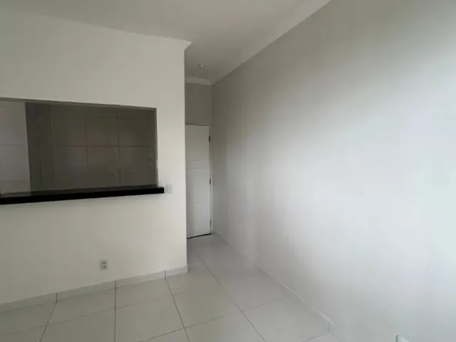 Imagem 2: Alugo Apartamento Residencial Parque Maraponga, Apartamento com 03 Quartos e 02 Banheiros