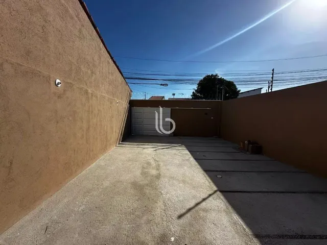 Imagem 3: Incrível Casa de Três Quartos para Alugar - Bairro Parque Dois Irmãos - Fortaleza - Ce