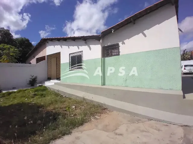 Imagem 2: Casa Ampla Reformada com 03 Quartos, Área Interna , Quintal, Varanda, Garagem Ligue E