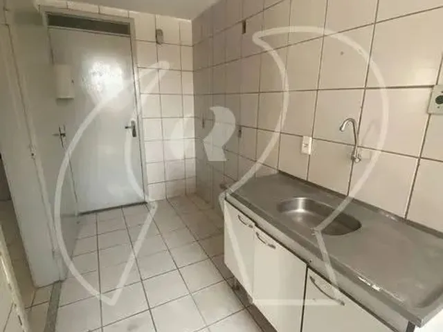 Imagem 7: Ótima Localização, 03 Quartos (Sendo 02 Suítes com Armários e 01 Dormitório)