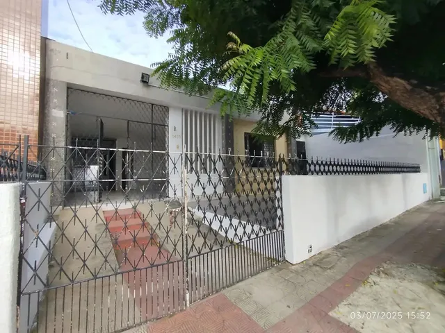 Imagem 1: Aluga-Se Casa Duplex com 05 Quartos na Divisa Centro com Joaquim Távora