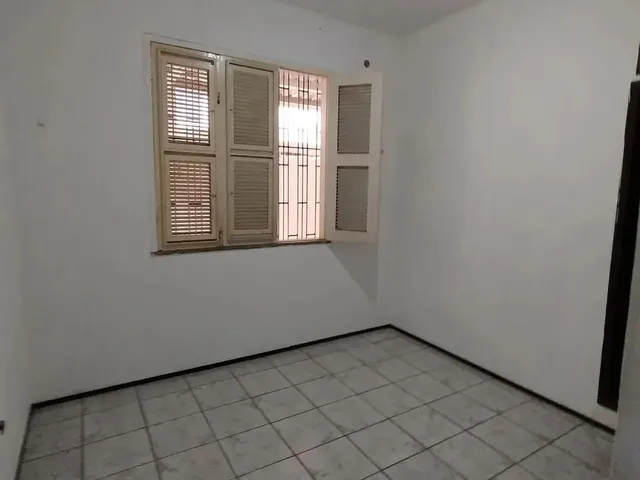 Imagem 2: Aluga-Se Casa Duplex com 05 Quartos na Divisa Centro com Joaquim Távora