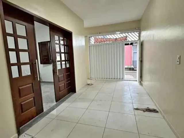 Imagem: A casa possui 2 Dormitórios, 1 Banheiro, 1 Vaga na garagem