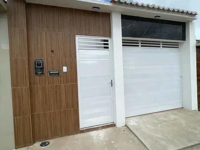 Imagem: A casa possui 3 Dormitórios, 2 Banheiros, 1 Vaga na