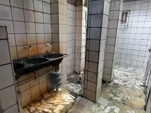 Imagem 11: Alugo Casa Ampla no Conj. Abelardo Conduru de 2 Pav. com 5/4 Sendo 4 Suítes e 2 Vgs de G