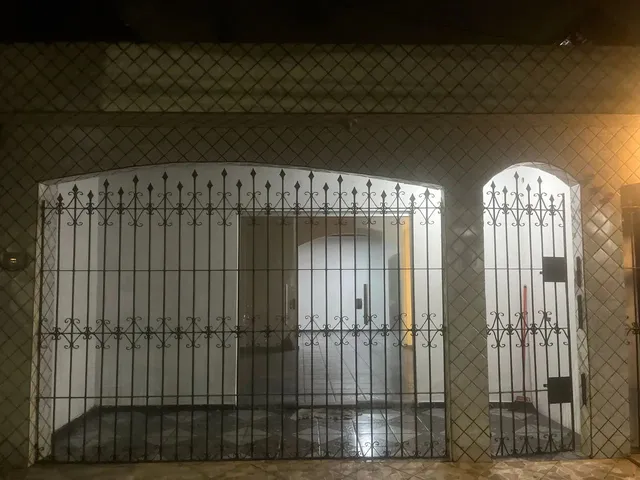 Imagem 6: Casa Maravilhosa na Frente da Praça