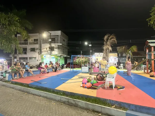 Imagem 7: Casa Maravilhosa na Frente da Praça