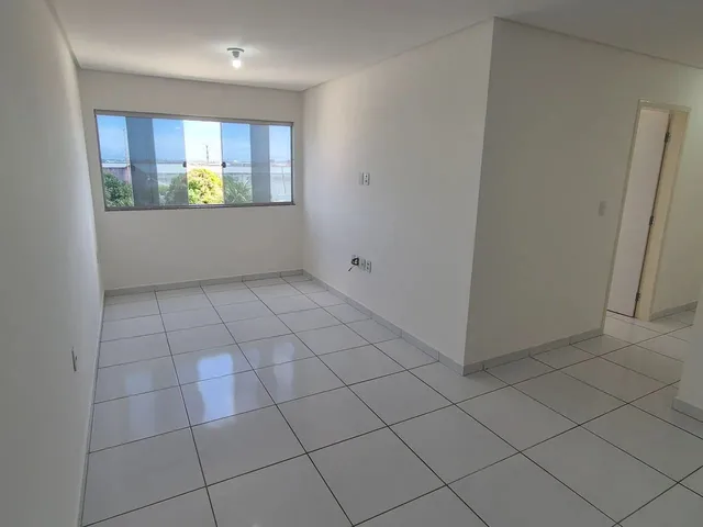 Imagem 2: Alugo Ótimo Apt° no 1° Andar com 3 Quartos, Sendo 1 Suíte, no Caminho do Sol. Nascente