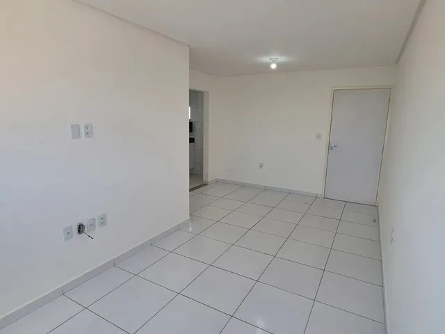 Imagem 3: Alugo Ótimo Apt° no 1° Andar com 3 Quartos, Sendo 1 Suíte, no Caminho do Sol. Nascente