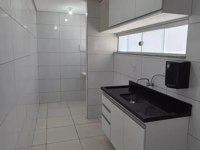 Imagem 4: Alugo Ótimo Apt° no 1° Andar com 3 Quartos, Sendo 1 Suíte, no Caminho do Sol. Nascente