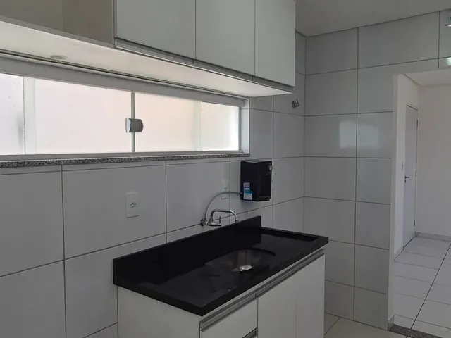 Imagem 5: Alugo Ótimo Apt° no 1° Andar com 3 Quartos, Sendo 1 Suíte, no Caminho do Sol. Nascente