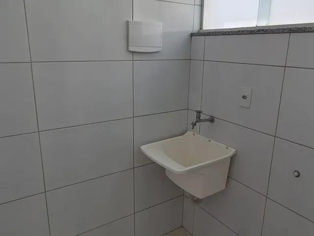 Imagem 6: Alugo Ótimo Apt° no 1° Andar com 3 Quartos, Sendo 1 Suíte, no Caminho do Sol. Nascente