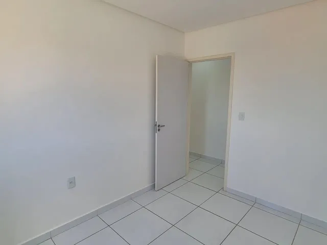 Imagem 7: Alugo Ótimo Apt° no 1° Andar com 3 Quartos, Sendo 1 Suíte, no Caminho do Sol. Nascente