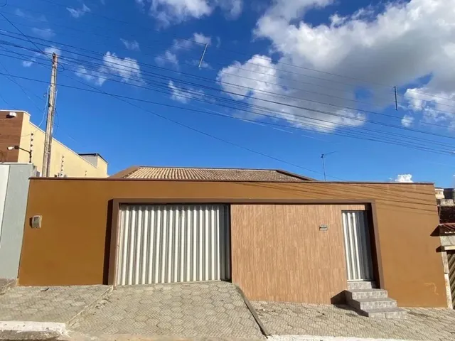 Imagem: A casa possui 4 Dormitórios, 3 Banheiros, Acomodam 6 pessoas