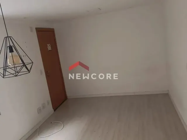 Imagem: O apartamento possui 2 Dormitórios, 1 Banheiro, 1 Vaga na