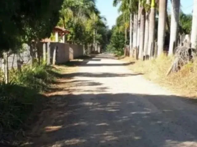 Imagem: A chácara possui 1 Banheiro, 500m² de Área e está