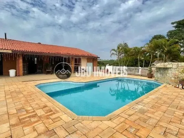 Imagem: Chácara À Venda com 3 Suítes e Piscina