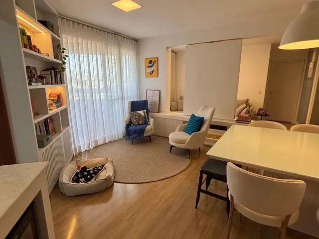 Imagem: O apartamento possui 2 Dormitórios, 1 Suíte, 2 Banheiros,