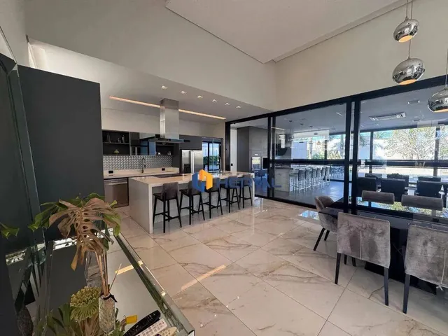 Imagem: Casa com 3 Suítes À Venda, 447 M² por