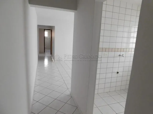 Imagem: O apartamento possui 2 Dormitórios, 1 Banheiro, 1 Vaga na