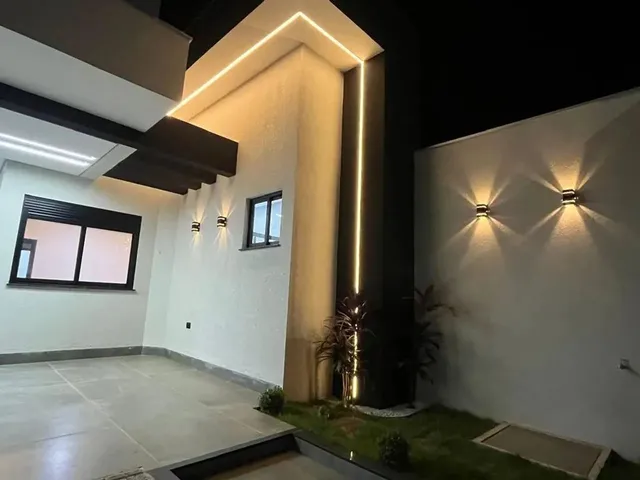 Imagem 1: Casa À Venda no Jardim Verônica com Suíte Master e Piscina de Luxo em Maringá