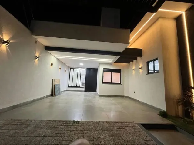 Imagem 3: Casa À Venda no Jardim Verônica com Suíte Master e Piscina de Luxo em Maringá