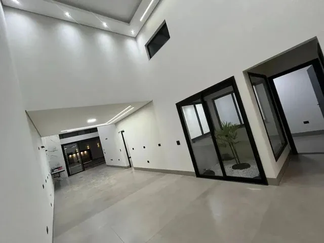 Imagem 11: Casa À Venda no Jardim Verônica com Suíte Master e Piscina de Luxo em Maringá