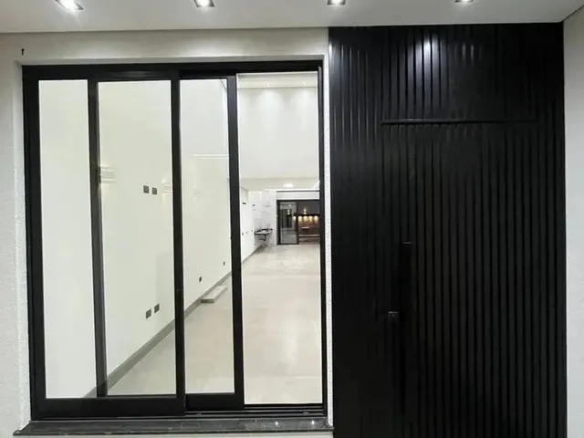 Imagem 15: Casa À Venda no Jardim Verônica com Suíte Master e Piscina de Luxo em Maringá